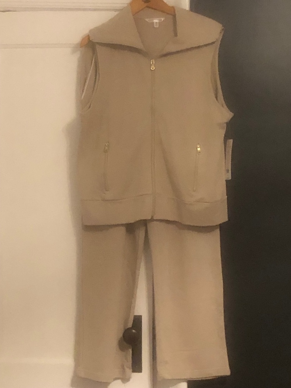 New Women’s Track Jogger set Size Medium